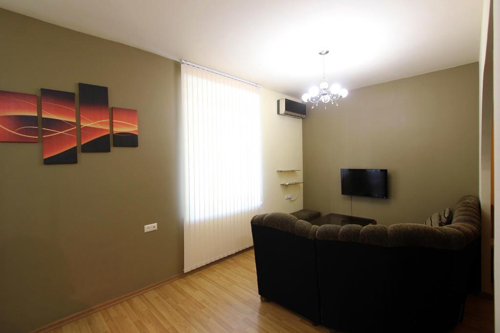 Studio With Balcony On Sayat Nova Avenue Ереван Екстериор снимка