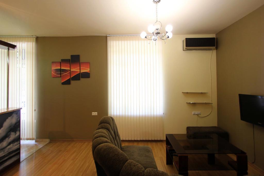Studio With Balcony On Sayat Nova Avenue Ереван Екстериор снимка